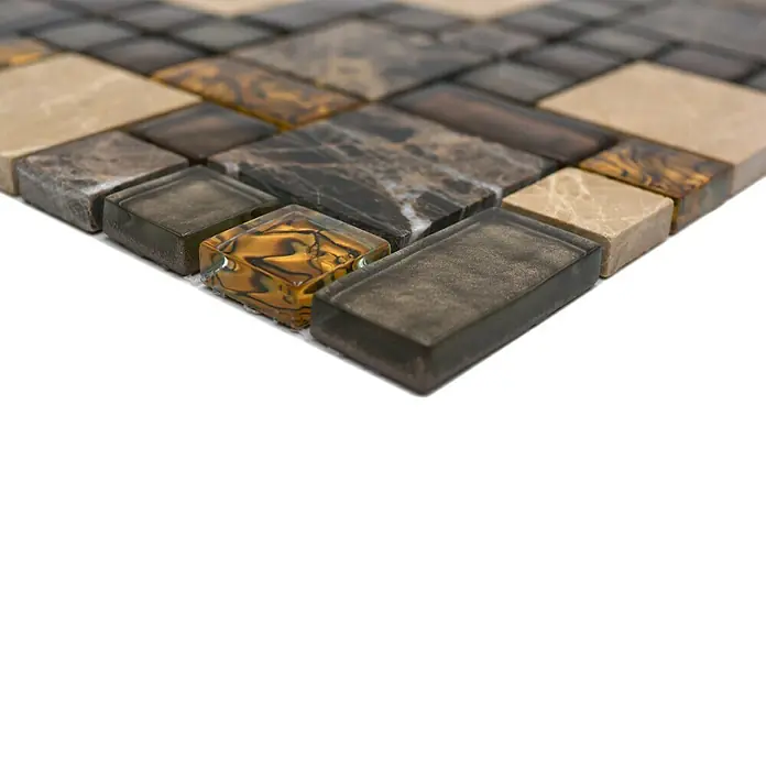 Mosaikfliese Crystal Mix XCM MC679 - 30 x 30 cm, Beige/Braun, Glänzend - Nahaufnahme der Mosaikfliesen mit verschiedenen Texturen und Farben, perfekt für die Gestaltung von Innenräumen.