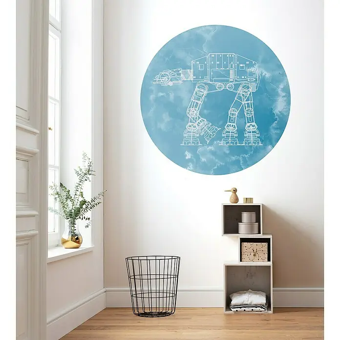 Komar Fototapete rund AT-AT - 128 cm, Selbstklebend - Wandaufkleber mit AT-AT-Design, ideal für Kinderzimmer oder Spielzimmer. Ein stylisches und leicht anzubringendes Deko-Element.