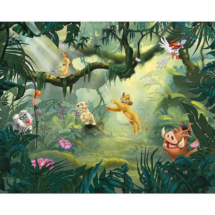 Komar Fototapete Lion King Hakuna - B x H: 350 x 280 cm, Vlies - Lebhaftes Dschungelbild mit Charakteren aus König der Löwen, die von üppigem Grün und Sonnenlicht umgeben sind.