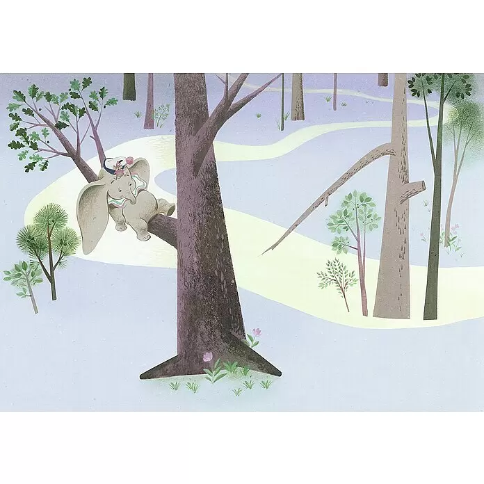Komar Fototapete Dumbo Sleep On Tree - B x H: 400 x 280 cm, Vlies - Illustration von Elefant Dumbo und Maus Timothy auf einem Baumast im Wald sitzend. Dumbo trägt einen Kragen, Timothy einen Hut.