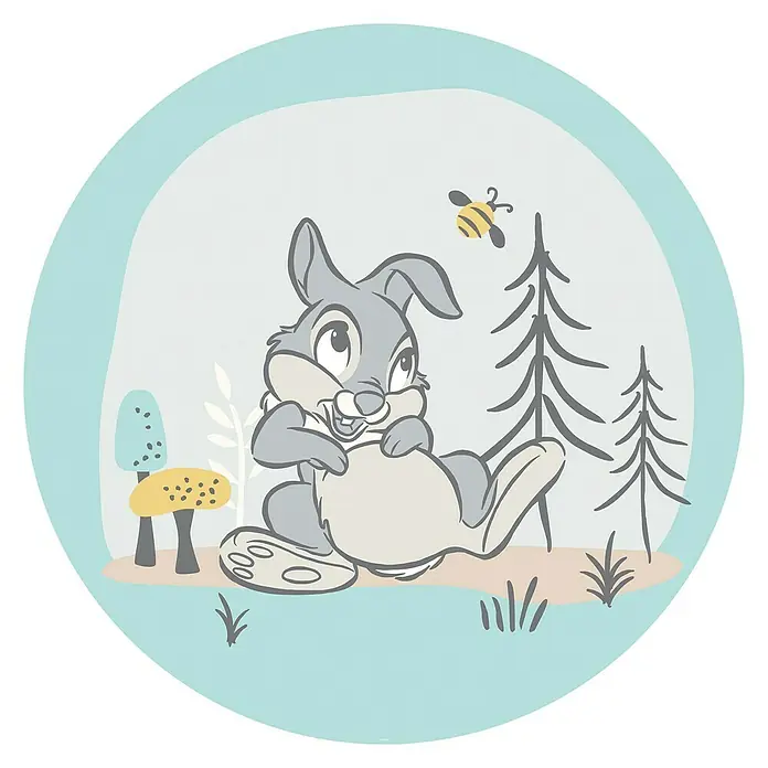 Komar Dots Fototapete rund Bambi Thumper128 cm, Selbstklebend - Illustration von Klopfer, dem Hasen aus Bambi, mit einer Biene vor Bäumen, in sanften Farben auf blauem Hintergrund.