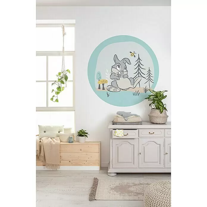 Komar Dots Fototapete rund Bambi Thumper - 128 cm, Selbstklebend - Rundes Wandtattoo mit Kaninchen Thumper, einer Biene, Bäumen und Pilzen.