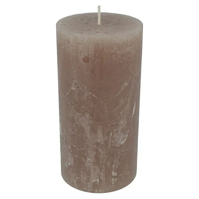 Stumpenkerze Rustic Safe - Ø x H: 7 x 14 cm, Stein - Nahaufnahme einer strukturierten, zylinderförmigen Stumpenkerze in einem sanften, neutralen Farbton mit einem kurzen, unangezündeten Docht.