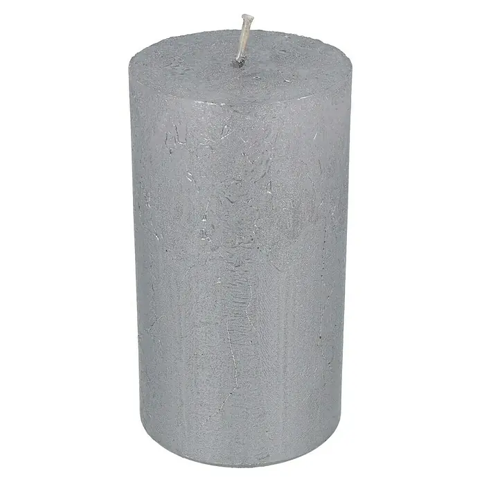 Stumpenkerze Nova Safe - Ø x H: 6 x 11 cm, Grau - Nahaufnahme einer silbernen Stumpenkerze mit einer glatten Oberfläche und einem ungezündeten Docht.