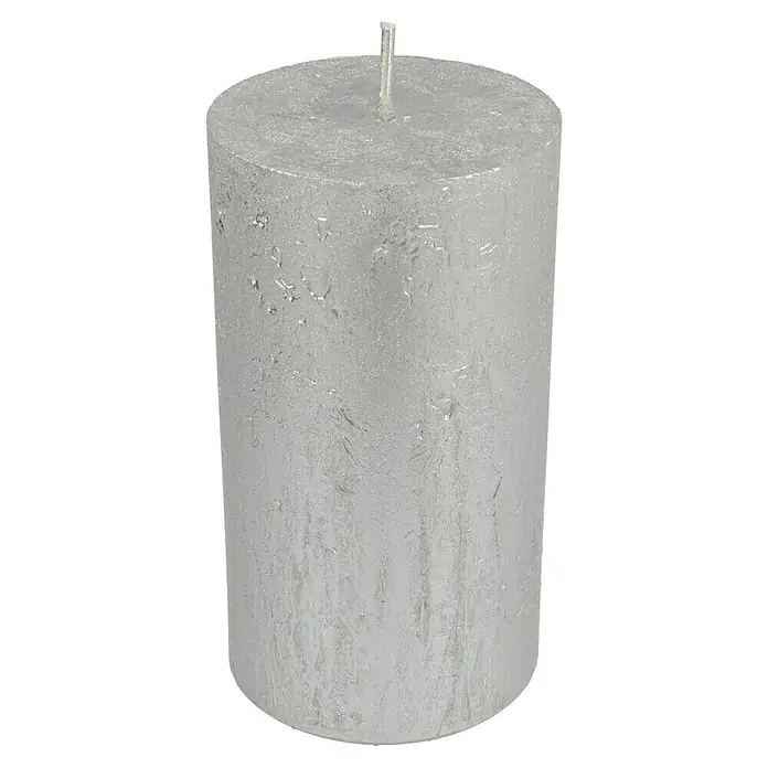 Stumpenkerze Nova Safe - Ø x H: 6 x 11 cm, Titan - Silberne Stumpenkerze mit einem glänzenden Finish und einem einzelnen Docht, ideal für eine elegante Dekoration.