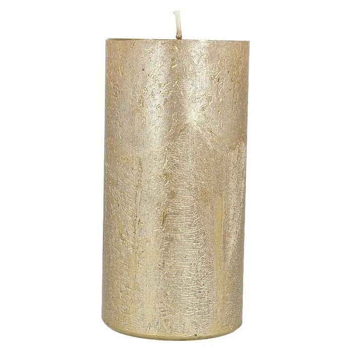 Stumpenkerze Nova Safe - Ø x H: 7 x 14 cm, Antikgold - Nahaufnahme einer goldenen Stumpenkerze mit einer leicht strukturierten Oberfläche und einem weißen Docht.