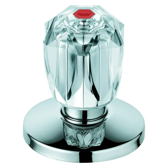 Grohe Hahnoberteil Brillant - ½″, Chrom/Rot, Schubrosette - Nahaufnahme eines luxuriösen Grohe-Wasserhahngriffs mit klaren, facettierten Details und rotem Logo.