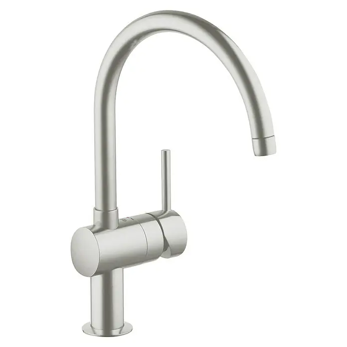Grohe Spültischarmatur Minta - C-Auslauf, Supersteel, Matt, Schwenkbar - Nahaufnahme einer modernen, gebürsteten Edelstahl-Küchenarmatur mit schwenkbarem Auslauf und schlankem Hebel vor schwarzem Hintergrund.