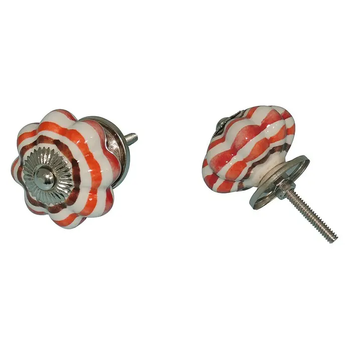 Möbelknopf HC-129 - Typ Möbelgriff: Knopf, Durchmesser: 44 mm, Rot/Weiß - Zwei Möbelknöpfe mit rot-braunen Streifen und einem silbernen Schraubverschluss, die eine dekorative Note verleihen.