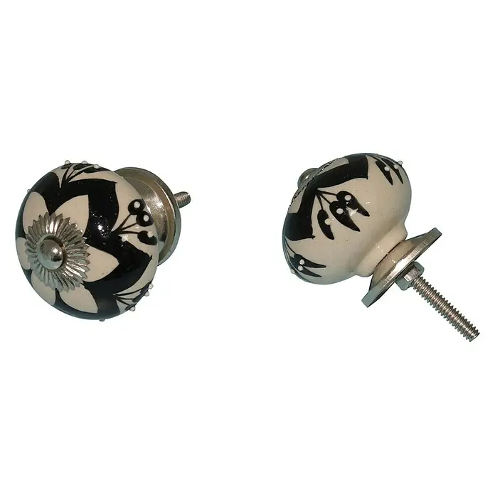 Möbelknopf HF-102 - Typ Möbelgriff: Knopf, Durchmesser: 40 mm, Schwarz/Weiß - Zwei dekorative Möbelknöpfe in Schwarz und Weiß mit floralem Design. Die Knöpfe haben einen silberfarbenen Metallsockel und Schrauben.