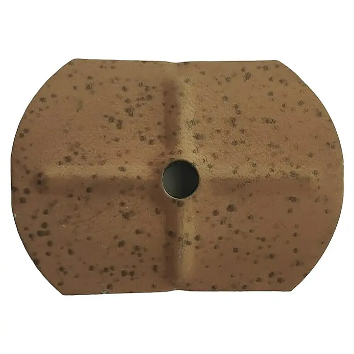 Anclaje para atornillar placas Coppo Piano - Alvero, 50 ud. - Primer plano de un agarrador redondo marrón con un agujero en el centro y un patrón de cruz. ¡Perfecto para ollas calientes!
