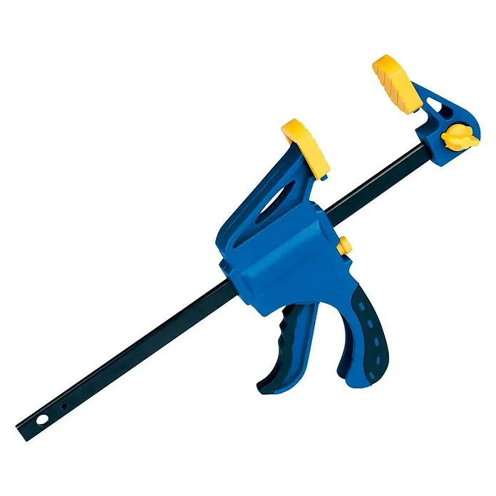 Rapid Einhandzwinge - Spannweite: 100 mm - Eine blaue Einhandzwinge mit gelben Schutzkappen, ein praktisches Werkzeug zum Fixieren von Werkstücken, das die Handhabung vereinfacht.