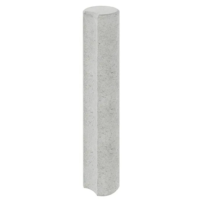 Diephaus Kleinpalisade - Ø x H: 15 x 100 cm, Grau, Beton - Nahaufnahme eines Betonpfeilers mit rauer Textur, der die robuste und industrielle Ästhetik des Materials hervorhebt.