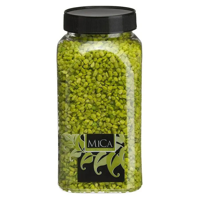 Piedras decorativas - Verde, Tamaño de grano: Ø 2 - 3 mm, 1 kg - Un recipiente de vidrio lleno de grava decorativa Mica en un tono verde fresco, ideal para decoraciones florales e ideas de diseño creativo.