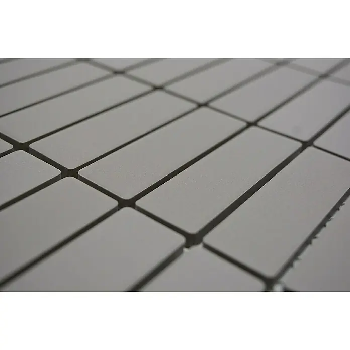 Mosaikfliese Stäbchen Uni CU ST 031 - 29,7 x 29 cm, Grau, Matt - Nahaufnahme von rechteckigen grauen Fliesen, die ein modernes, minimalistisches Muster bilden. Ideal für stilvolle Innenräume.