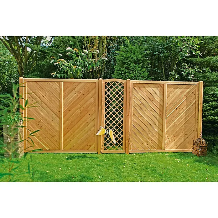 T & J Sichtschutzelement Classico - B x H: 180 x 180 cm, Natur - Eine stilvolle, hölzerne Gartenzaun-Kombination mit einem Gitterelement in der Mitte und zwei blickdichten Elementen mit diagonaler Holzstruktur.