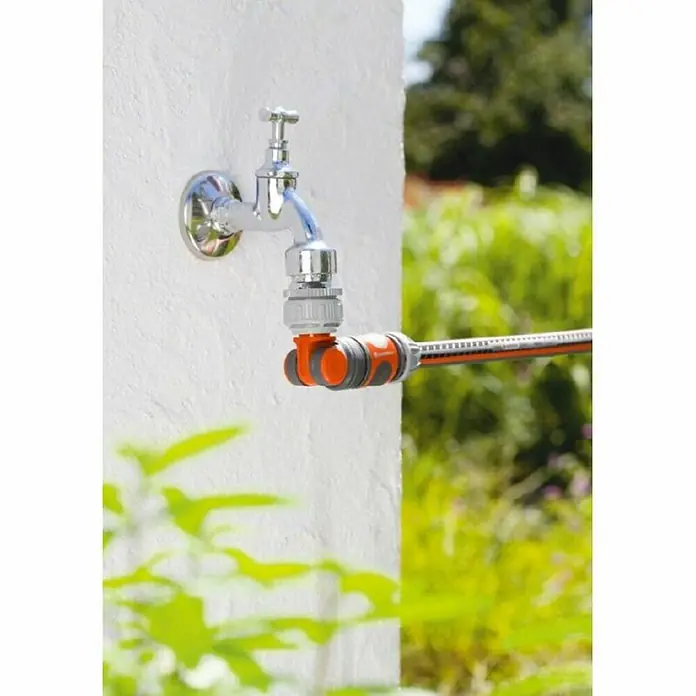Gardena Winkelhahnstück - Dreh- und Schwenkbar - Gardena Wasserhahn mit Schlauchanschluss für eine einfache Gartenbewässerung. Ideal für den Hausgebrauch und den Garten.