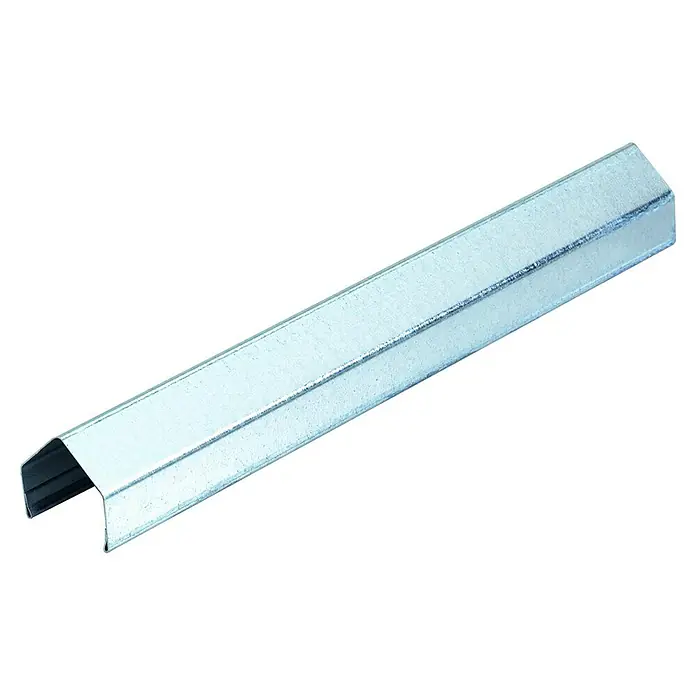 T & J Rahmenprofil MetallL x B x H: 4,5 cm x 4,5 mm x 4,5 mm, Aluminium, Silber, Passend für: PROTEC Serie - Nahaufnahme einer glänzenden, U-förmigen Metallschiene, die auf einem schwarzen Hintergrund liegt und für Bauarbeiten geeignet ist.