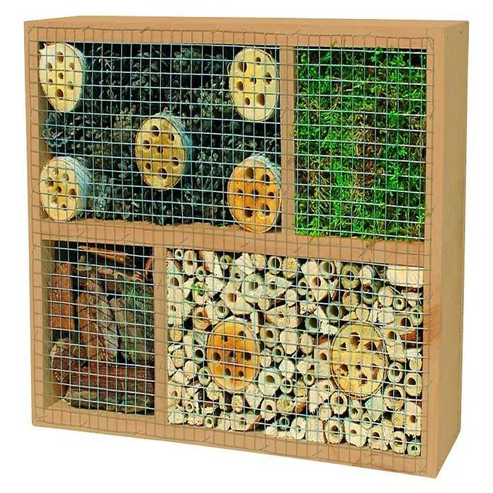 T & J Insektenhotel 3D Labo - 12 x 36 x 36 cm, Braun - Insektenhotel aus Holz mit verschiedenen Füllmaterialien wie Bambus, Holzstücke und Moos, um Insekten Unterschlupf zu bieten.