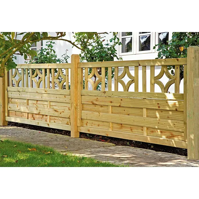 T & J Sichtschutzelement Antikzaun - B x H: 180 x 90 cm, Braun - Nahaufnahme eines dekorativen Gartenzauns aus hellem Holz mit einem einzigartigen Muster und einer robusten Konstruktion, die Privatsphäre und Stil vereint.