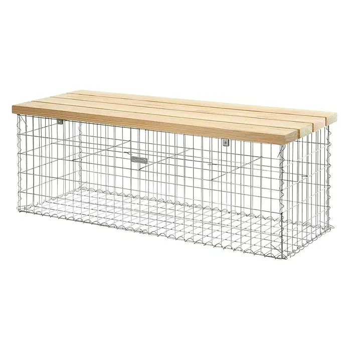 Bellissa Gartenbank-GabioneL x B x H: 155 x 56 x 54 cm - Das Bild zeigt eine moderne Sitzbank mit einer hellen Holzplatte auf einem Drahtgestell. Das Design ist schlicht und funktional.