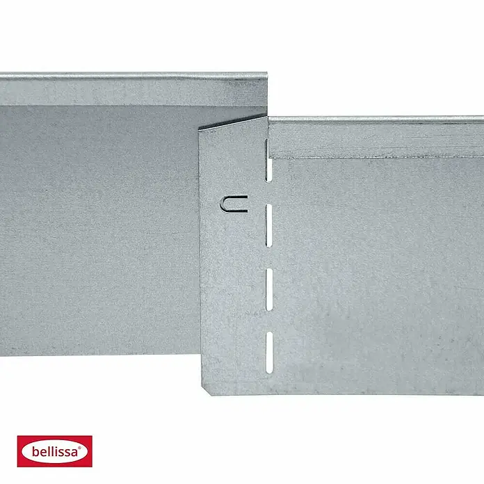 Bellissa Rasenkante - Metall, Verzinkt - Detailaufnahme einer Kabelführungsschiene aus Metall, die eine sichere und ordentliche Kabelführung in Industrie und Gewerbe ermöglicht.