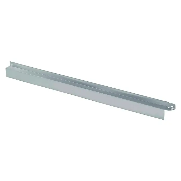Bellissa Rasenkante Comfort - 118 x 9 cm, Metall, Verzinkt, Mähkante - Eine schräge Aufnahme einer langen, rechteckigen silbernen LED-Leuchte mit einem U-förmigen Kanal oben.