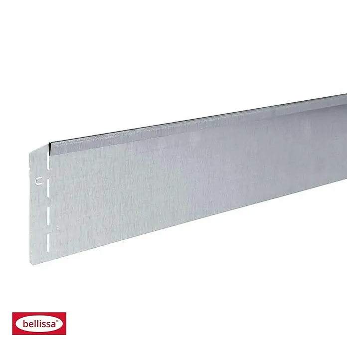 Bellissa Rasenkante - Metall, Verzinkt - Das Bild zeigt eine Metallschiene, die für verschiedene Bau- und Montagearbeiten verwendet werden kann. Die Schiene ist robust und langlebig.