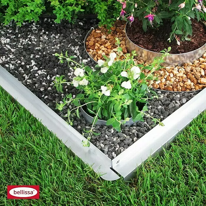 Bellissa Rasenkante Comfort - 118 x 9 cm, Metall, Verzinkt, Mähkante - Silberne Metall-Gartenbegrenzung, die grünen Rasen von Zierkies und Pflanzenbeeten trennt und eine ordentliche Ecke bildet.