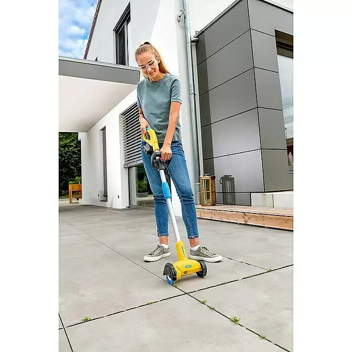 Gloria Fugenbürste Nylon - Passend für: Gloria Bodenreinigungsbürsten MultiBrush speedcontrol/ li-on und Fugenbürsten WeedBrush/WeedBrush li-on - Anwendungsbeispiel