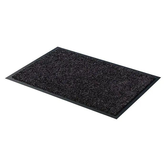 Astra Schmutzfangmatte Proper Tex - Schwarz, 60 x 180 cm, Material Nutzschicht: 100 % Polyamid - Ein rechteckiger, anthrazitfarbener Schmutzfänger mit Gummirand liegt auf einem schwarzen Untergrund. Er ist ideal für den Eingangsbereich.