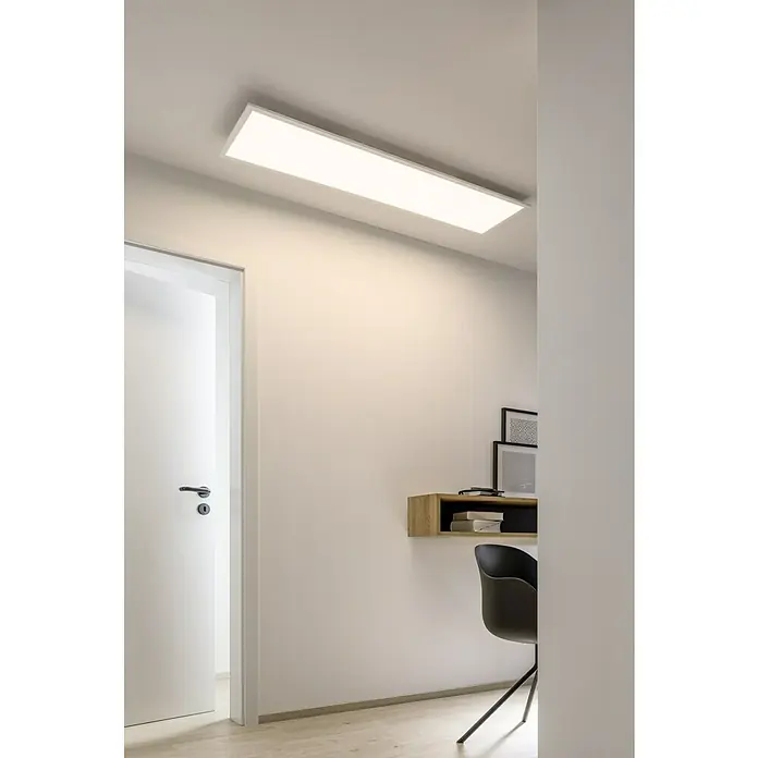 Tween Light Panel LED CCT+RC+DIM+RGB-Backlight - 36 W, L x An x Al: 120 x 30 x 5 cm, Blanco, RGBW - Elegante lámpara de techo en un pasillo moderno. El diseño minimalista proporciona una iluminación brillante y acogedora al espacio.
