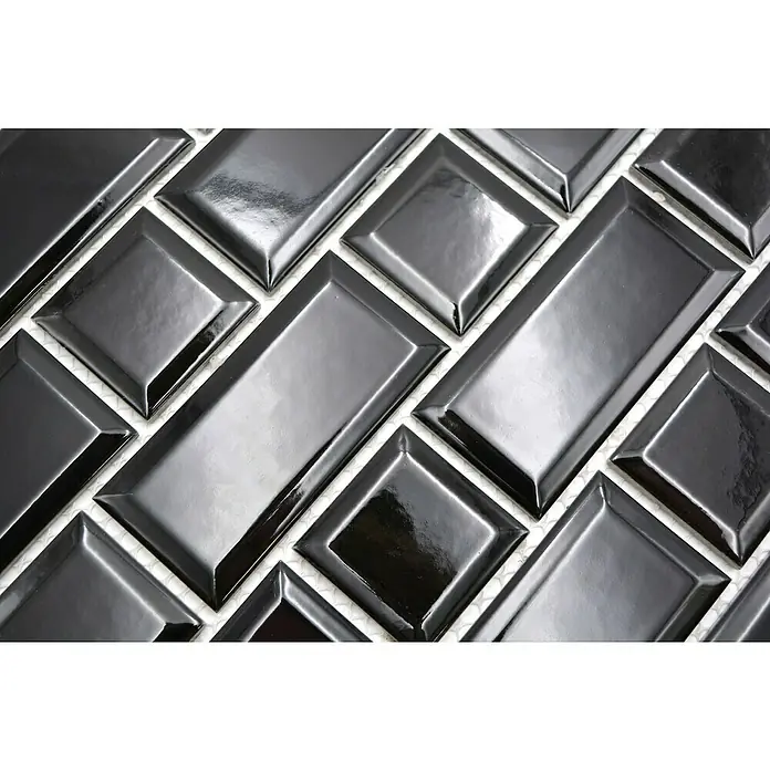 Mosaikfliese Metro Uni CG M02BM - 29,4 x 29,1 cm, Schwarz, Glänzend - Nahaufnahme von glänzenden schwarzen Fliesen, die ein stilvolles und modernes Muster bilden.