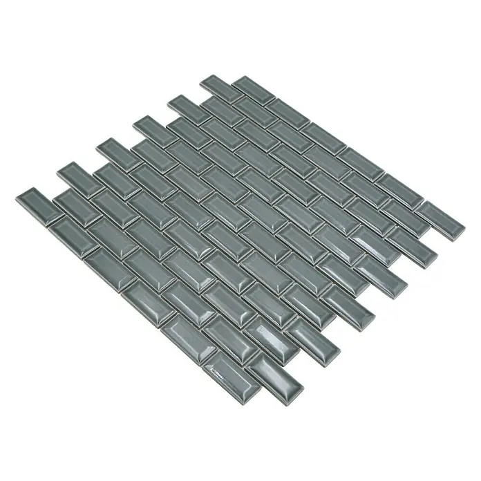 Mosaikfliese Brick Bond Diamond CBP 106 - 30 x 30 cm, Petrol, Glänzend - Nahaufnahme eines Blattes von grauen, rechteckigen Mosaikfliesen, ideal für moderne Küchenrückwände oder Badezimmerakzente.
