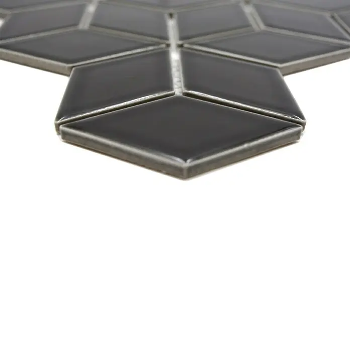 Mosaikfliese Würfel POV 03 - 26,6 x 30,5 cm, Schwarz, Glänzend - Nahaufnahme eines Musters aus grauen Rautenfliesen mit glänzender Oberfläche, ideal für moderne Wand- und Bodengestaltungen.