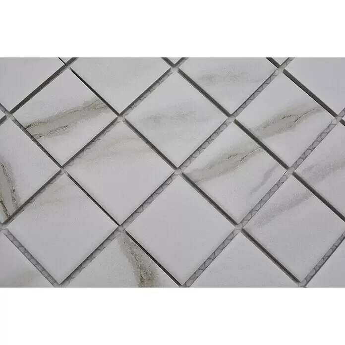 Mosaikfliese Quadrat Calacatta CIM Q48 CT - 30,6 x 30,6 cm, Weiß, Matt - Weiße quadratische Mosaikfliesen mit subtiler brauner Maserung, für Wand- oder Bodeninstallationen.