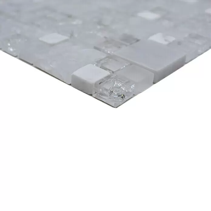 Mosaikfliese Crystal Mix XIC K1411 - 30,5 x 30,5 cm, Weiß/Grau, Glänzend - Weiße und klare Glasmosaikfliesenmatte mit matten und glänzenden Oberflächen.