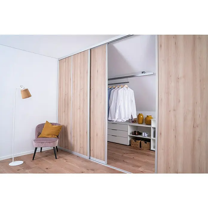 Room Plaza Easy Schiebetür-Bau-Set - Buche Naturwuchs/Ahorn Naturwuchs, Farbe Beschlag: Silber - Elegante Schiebetüren mit Holzoptik schaffen einen begehbaren Kleiderschrank. Das moderne Design fügt sich nahtlos in den Raum ein.