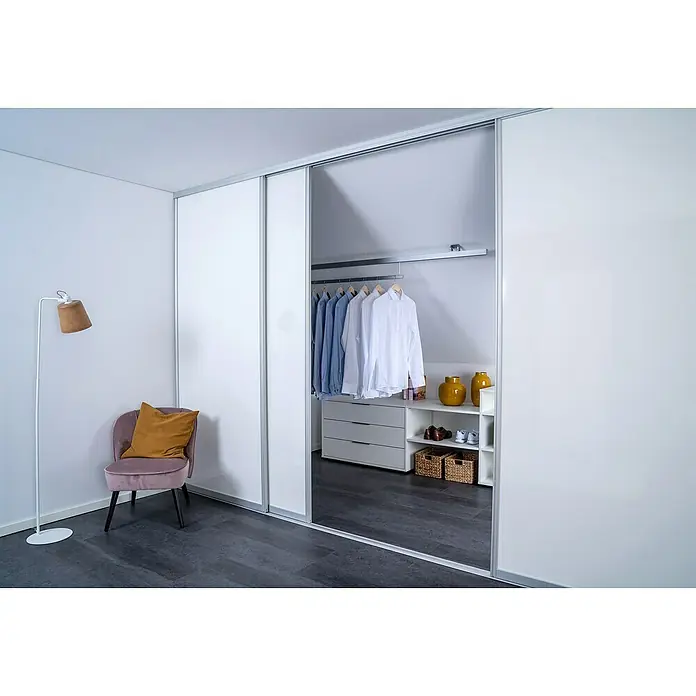 Room Plaza Easy Doing Schiebetür-Bau-Set - Hochglanz Schwarz/Hochglanz Weiß, Farbe Beschlag: Silber - Heller begehbarer Kleiderschrank mit Schiebetüren, ausgestattet mit Kleiderstange, Regalen und Schubladen, ideal für die Organisation von Kleidung und Accessoires.