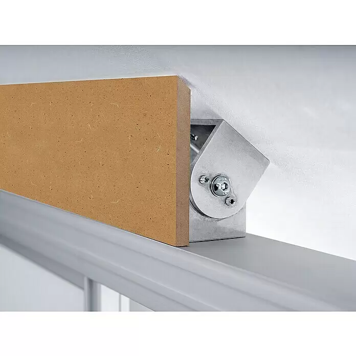Room Plaza Easy Doing Dachschrägenadapter-Set - Passend für: Room Plaza Easy Doing Schiebetür-Bau-Sets - Hellbraune Holzplatte und silberne Metall-Drehhalterung auf einer silbernen Schiene.