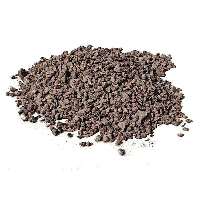 Prestohum Bodenabdeckung Naturlava - 20 l - Nahaufnahme eines Haufens rötlich-braunen Lavagesteins, ideal für Gartenprojekte und als dekoratives Element.