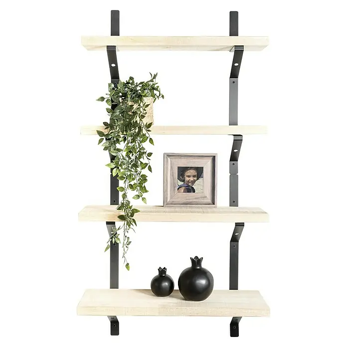 Regalhalter Industrial - L x B x H: 560 x 130 x 30 mm, Schwarz, Belastbarkeit: 30 kg - Diese Aufnahme zeigt ein Wandregal mit vier hellen Holzebenen, gehalten von dunklen Metallstreben, dekoriert mit Pflanzen, einem Bild und dekorativen Kugeln.