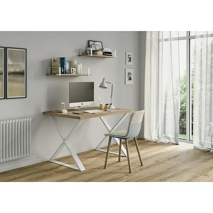 Rei Wandkonsole Pure - L x B x H: 211 x 106 x 30 mm, Belastbarkeit: 30 kg, Weiß - Ein moderner Arbeitsplatz mit einem hellen Holzschreibtisch und einem stilvollen Stuhl, ideal für konzentriertes Arbeiten.