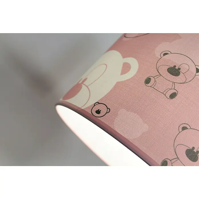 Idp Lampshades Lámpara colgante redonda Nestor - 40 W, Ø x Al: 30 x 20 cm, Rosa, E27 - Primer plano de una pantalla de lámpara rosa con diseños de ositos, que emite una luz suave, creando un ambiente cálido y agradable para niños.