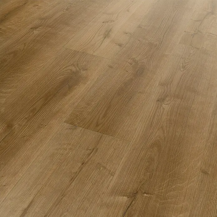 Fixed Vinylboden - Eiche Natur, Landhausdiele, 1.219 x 184 x 2,5 mm - Ein warmes, hellbraunes Laminatbodenmuster mit einer realistischen Holzstruktur, das eine gemütliche und einladende Atmosphäre schafft.