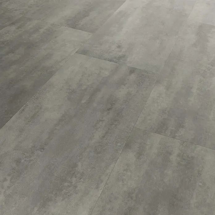 Fixed Vinylbodenmuster - Beton, 280 x 160 x 2,5 mm, Steinoptik - Nahaufnahme von Bodenfliesen mit einem Beton-Look, die eine moderne und industrielle Ästhetik vermitteln. Das Design ist schlicht und elegant.