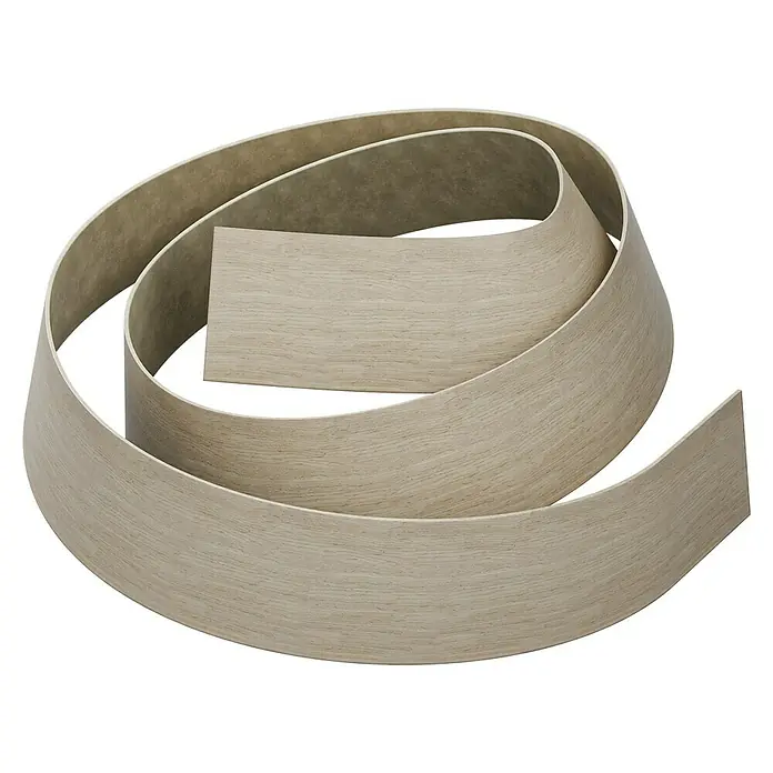 CUCINE Umleimer 4037 Sakura Cherry - L x H: 65 x 4,4 cm - Eine Rolle beiger Sockelleiste mit Holzstruktur, aufgerollt präsentiert. Das Produkt ist ideal für die Fertigstellung von Bodenbelägen.