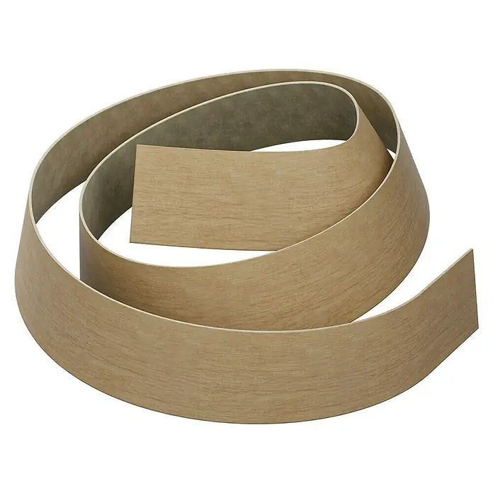 Kantoflex Umleimer 3251 Chalete Eiche - L x H: 65 x 4,4 cm - Nahaufnahme einer flexiblen, beigefarbenen Sockelleiste in gerollter Form, ideal für die Inneneinrichtung und Bodenabschlüsse.
