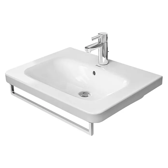 Duravit DuraStyle Handtuchhalter - Breite: 58,9 cm, Chrom, Passend für: Duravit DuraStyle Waschtische - Ansicht eines weißen Waschbeckens mit Armatur und Handtuchhalter vor einem dunklen Hintergrund. Elegantes Baddesign.