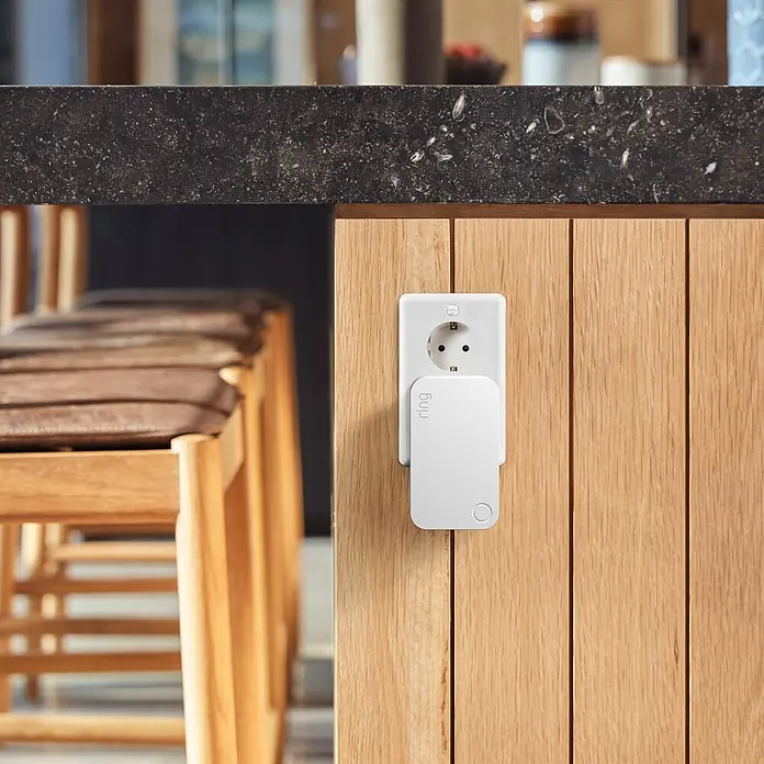 Ring Alarm Sicherheit Starter-Paket 5-teilig 2. Gen. - Smarte Steuerung: Ring App - Ring Smart Steckdose, Weiß. Die Smart-Steckdose ermöglicht es, verbundene Geräte fernzusteuern. Praktisch und benutzerfreundlich.